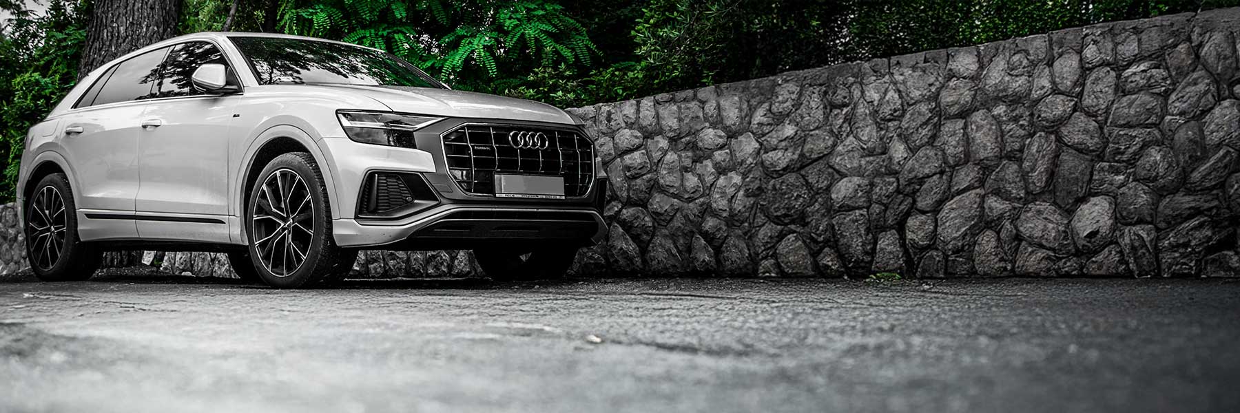 Banner image of a  Audi Q4 89A F4 featuring original Audi wheels.
