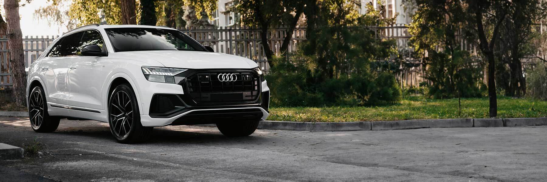 Banner image of a  Audi Q8 & SQ8 4M featuring original Audi wheels.