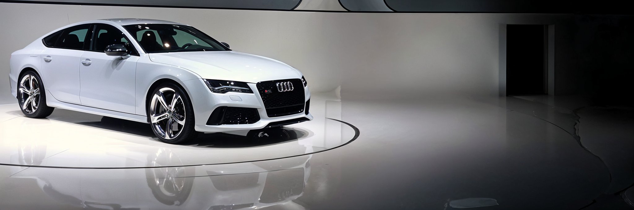 Banner image of a  Audi RS7 C7 (4G) featuring original Audi wheels.