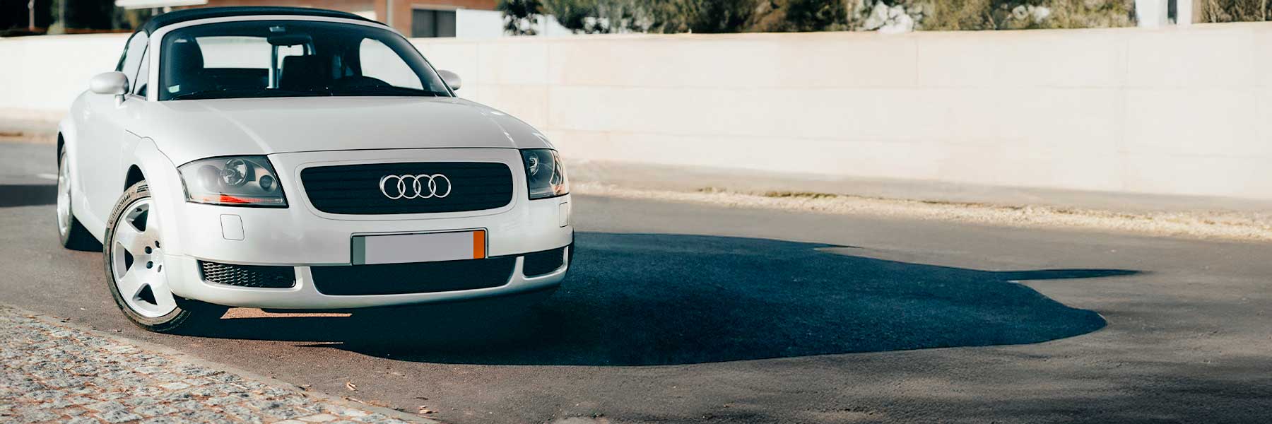 Banner image of a  Audi TT 8N featuring original Audi wheels.