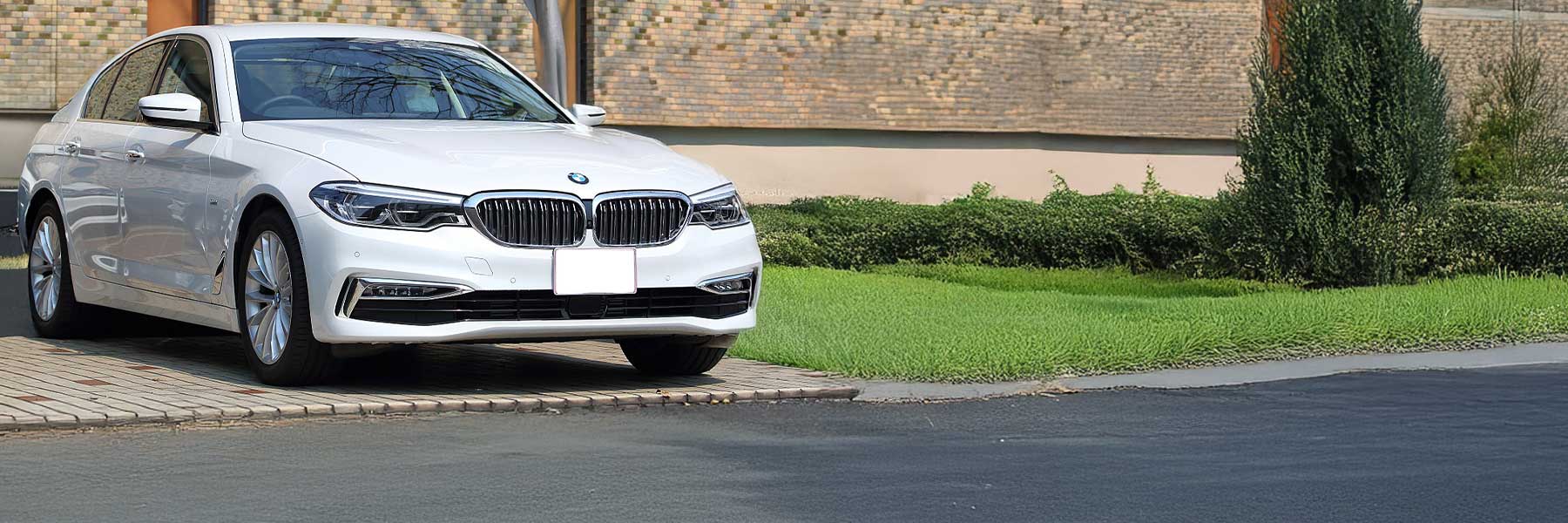 Banner image of a  BMW 5 Series G30 featuring original BMW wheels.