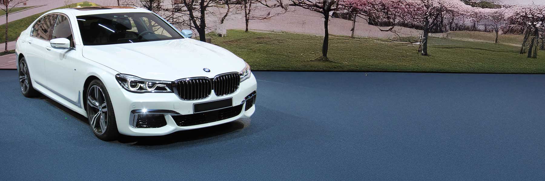 Banner image of a  BMW 7 Series G11 featuring original BMW wheels.