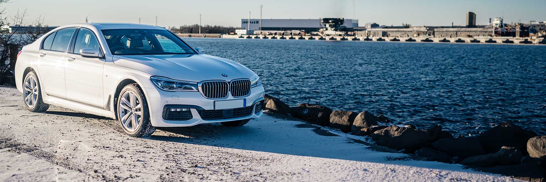 Banner image of a  BMW 7 Series G12 featuring original BMW wheels.