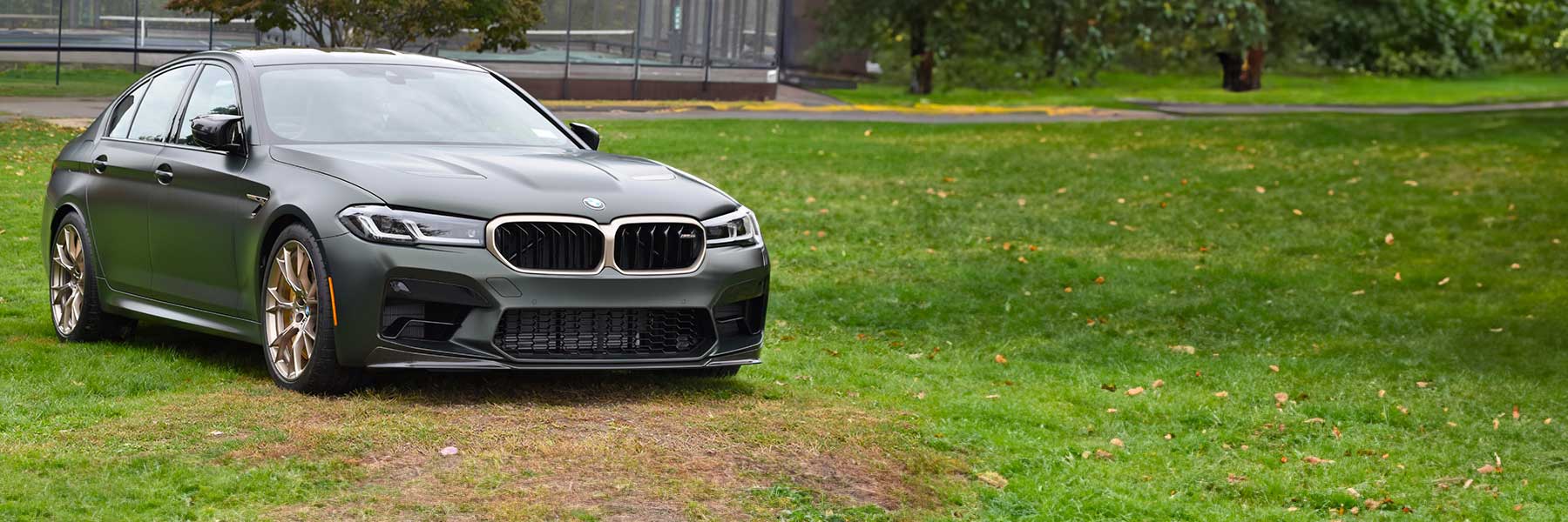 Banner image of a  BMW M5 F90 featuring original BMW wheels.