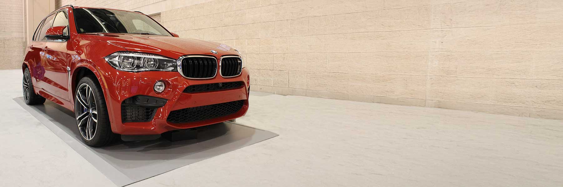 Banner image of a  BMW X5 M F85 featuring original BMW wheels.