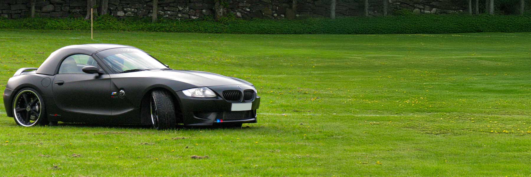 Banner image of a  BMW Z4 E85 featuring original BMW wheels.