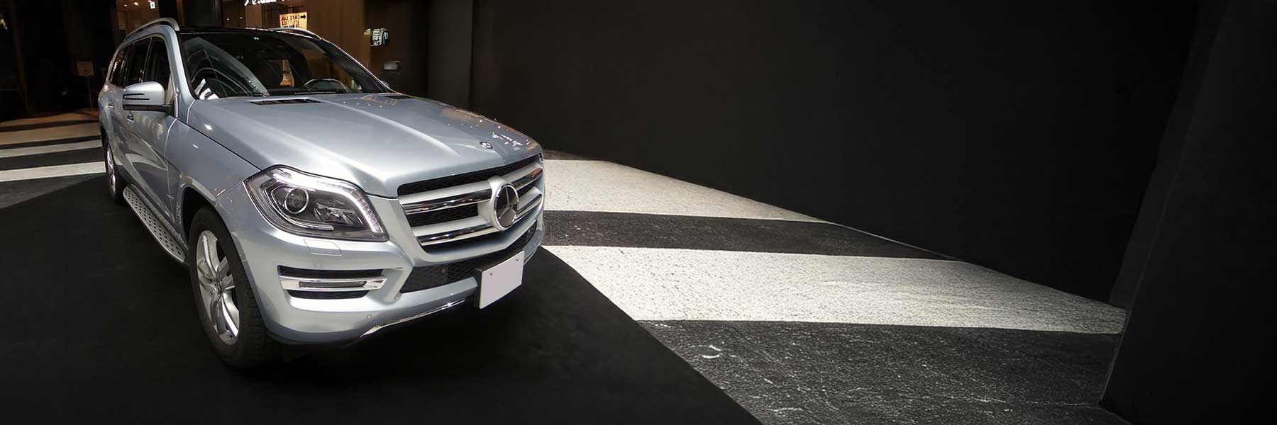 Banner image of a  Mercedes GL-Class X166 featuring original Mercedes wheels.