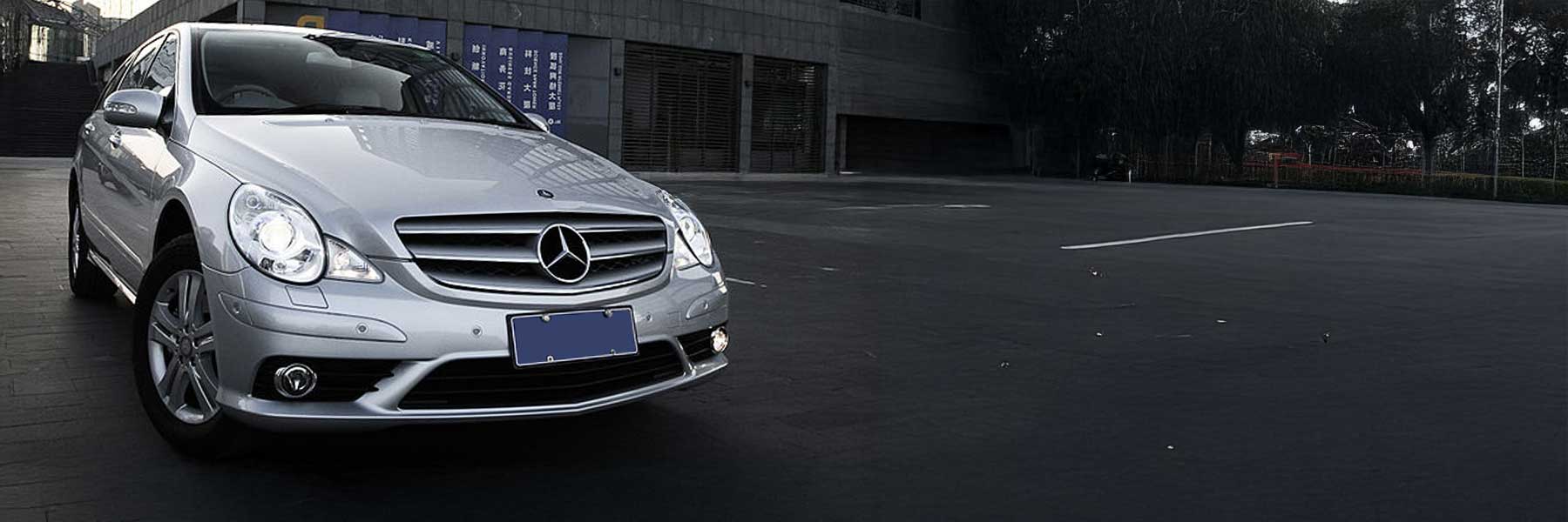 Banner image of a  Mercedes R-Class W251 featuring original Mercedes wheels.