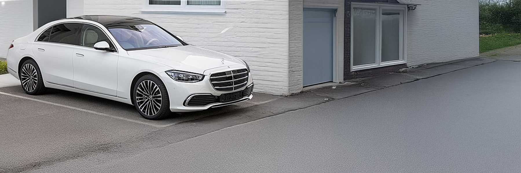 Banner image of a  Mercedes S-Class Z223 featuring original Mercedes wheels.
