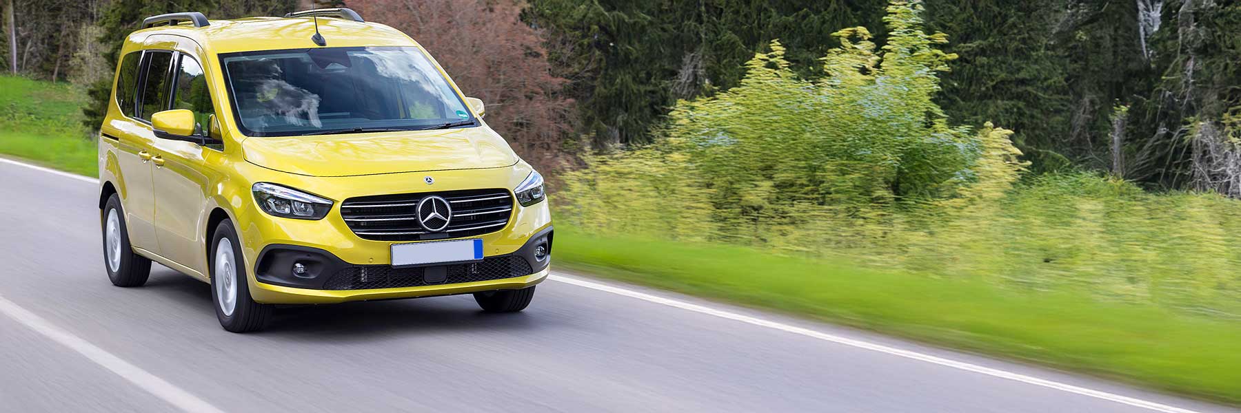 Banner image of a  Mercedes T-Class C4208 featuring original Mercedes wheels.