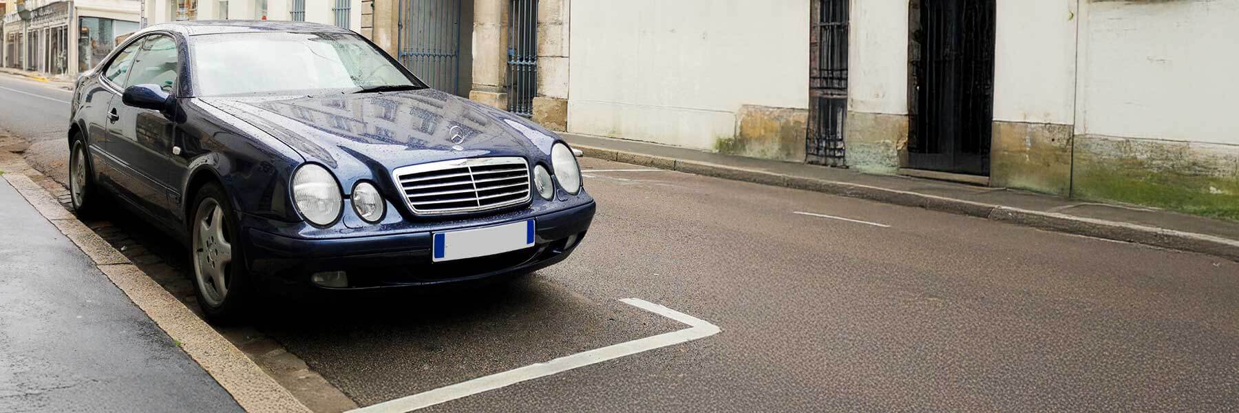 Banner image of a  Mercedes CLK A208 featuring original Mercedes wheels.