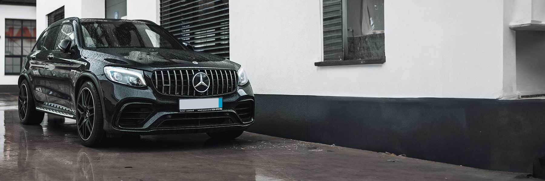Banner image of a  Mercedes GLS-Class X167 featuring original Mercedes wheels.