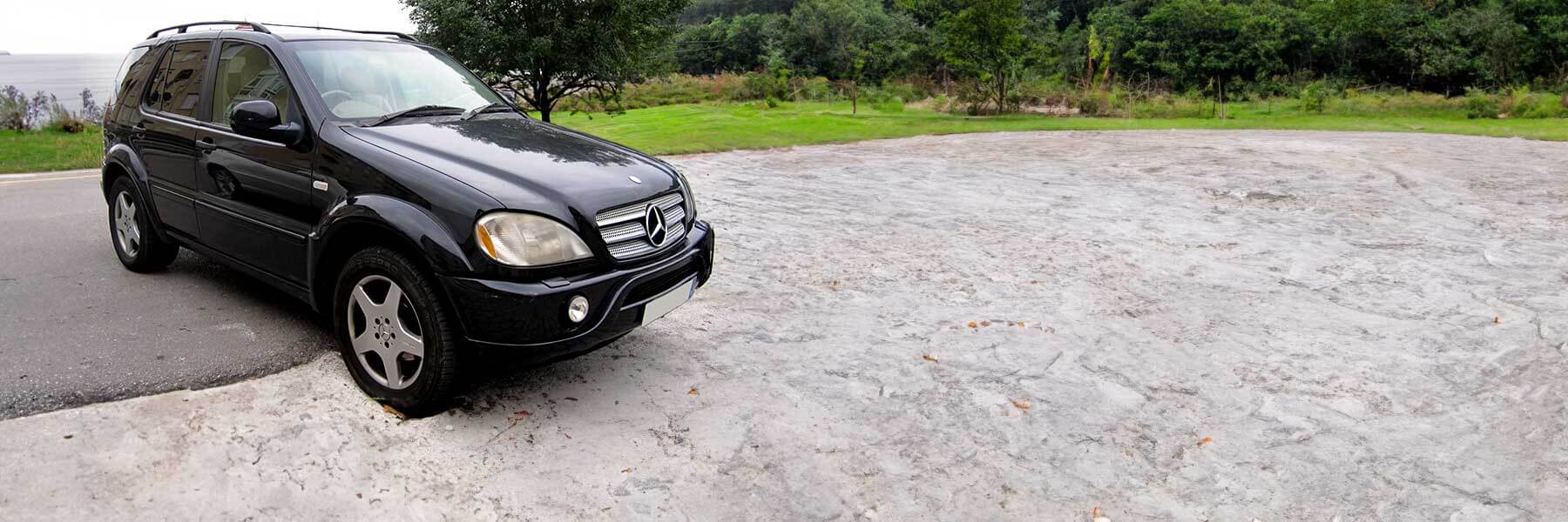 Banner image of a  Mercedes M-Class W163 featuring original Mercedes wheels.