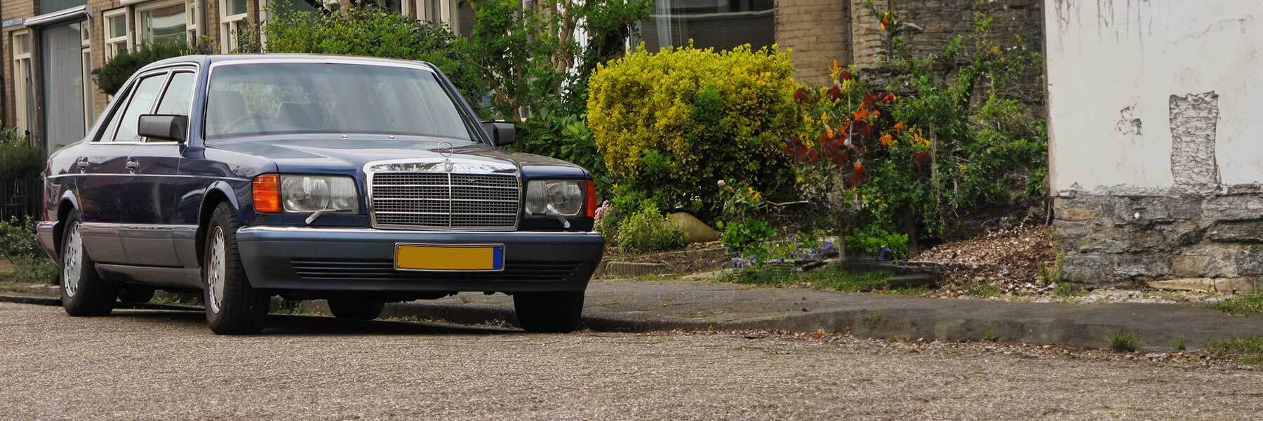 Banner image of a  Mercedes S-Class V126 featuring original Mercedes wheels.