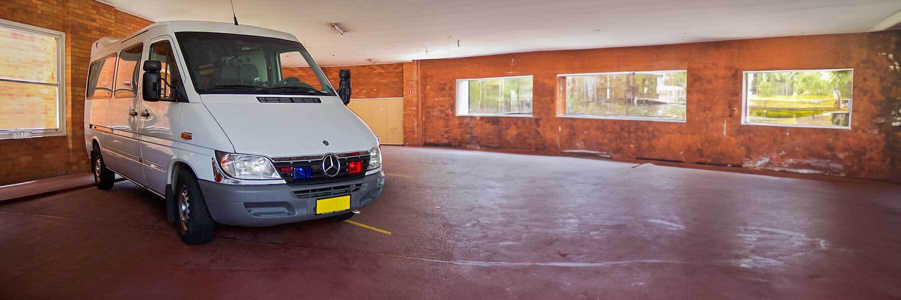 Banner image of a  Mercedes Sprinter 904 featuring original Mercedes wheels.