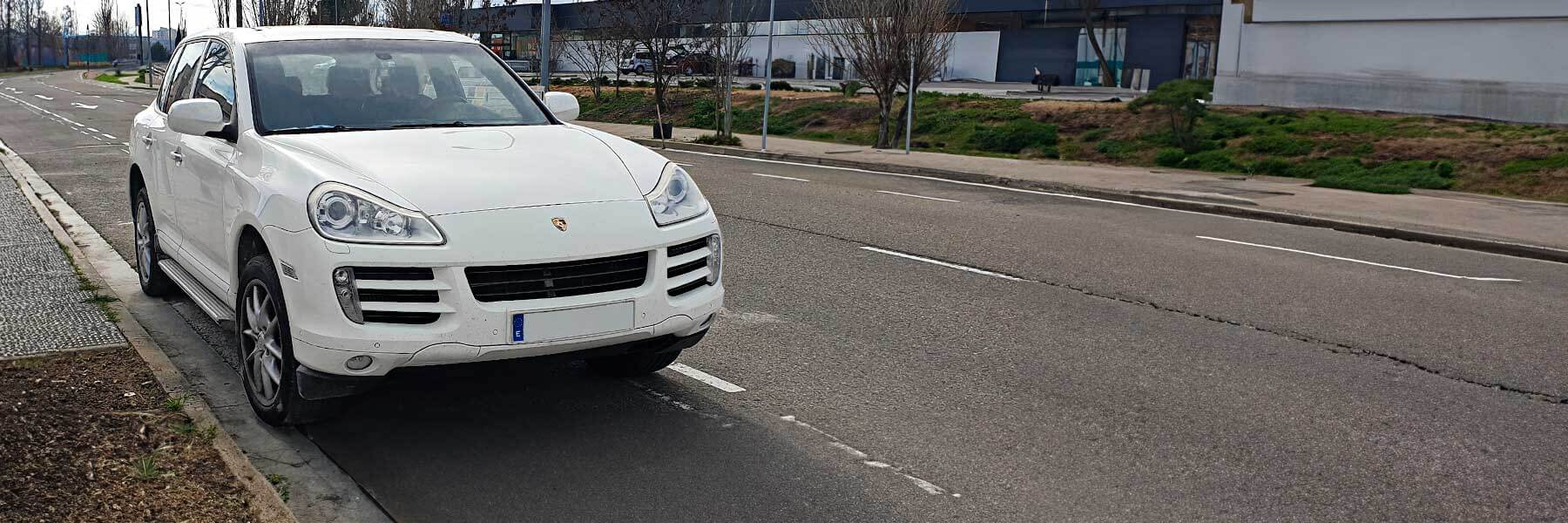 Banner image of a  Porsche Cayenne E1 955-957 featuring original Porsche wheels.