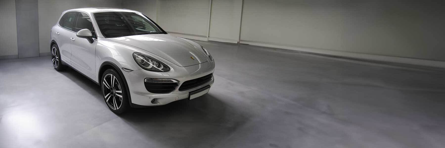 Banner image of a  Porsche Cayenne E2 958 featuring original Porsche wheels.