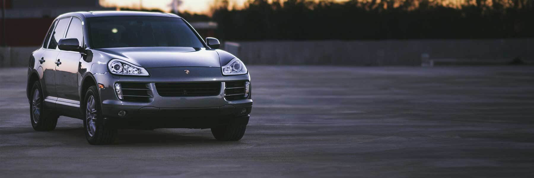 Banner image of a  Porsche Macan 95B H1 featuring original Porsche wheels.