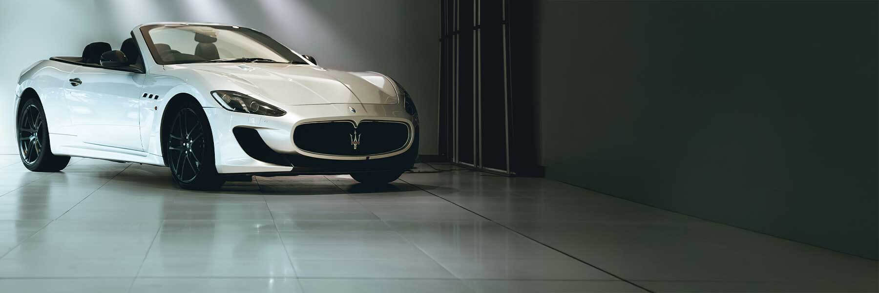 Featured banner showcasing the Maserati Quattroporte with original Maserati wheels.