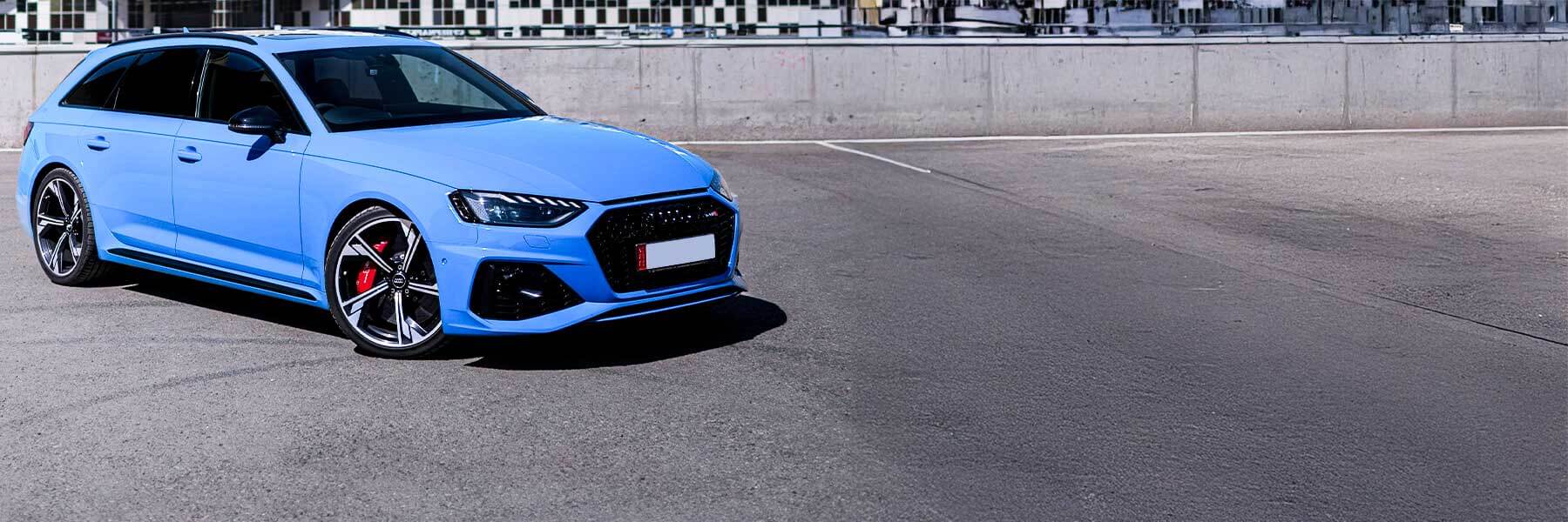 Banner image of a  Audi RS4 B7 (8H) featuring original Audi wheels.