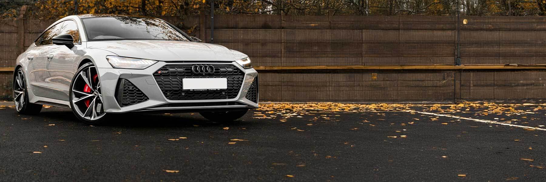 Banner image of a  Audi RS7 C8 (4K) featuring original Audi wheels.