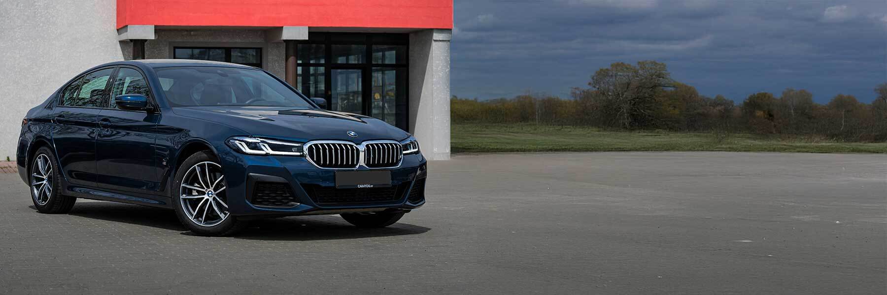Banner image of a  BMW 5 Series G61 featuring original BMW wheels.
