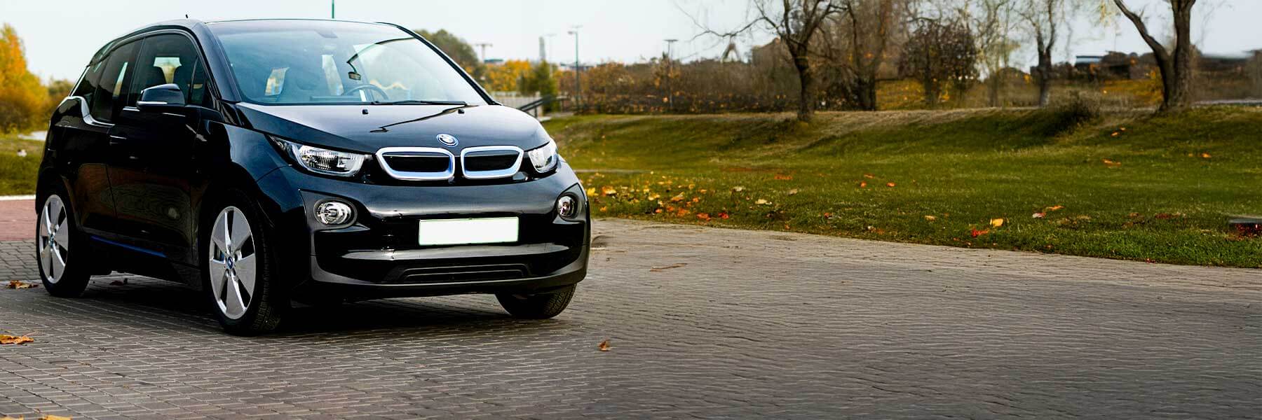 Featured banner showcasing the BMW i3 with original BMW wheels.