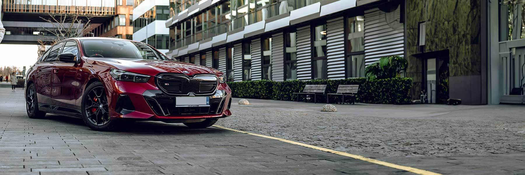 Featured banner showcasing the BMW i5 with original BMW wheels.