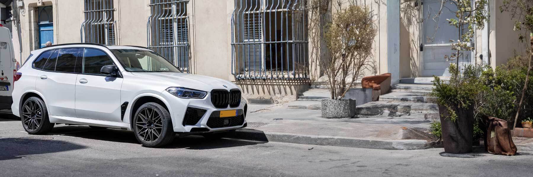 Featured banner showcasing the BMW X5 M with original BMW wheels.