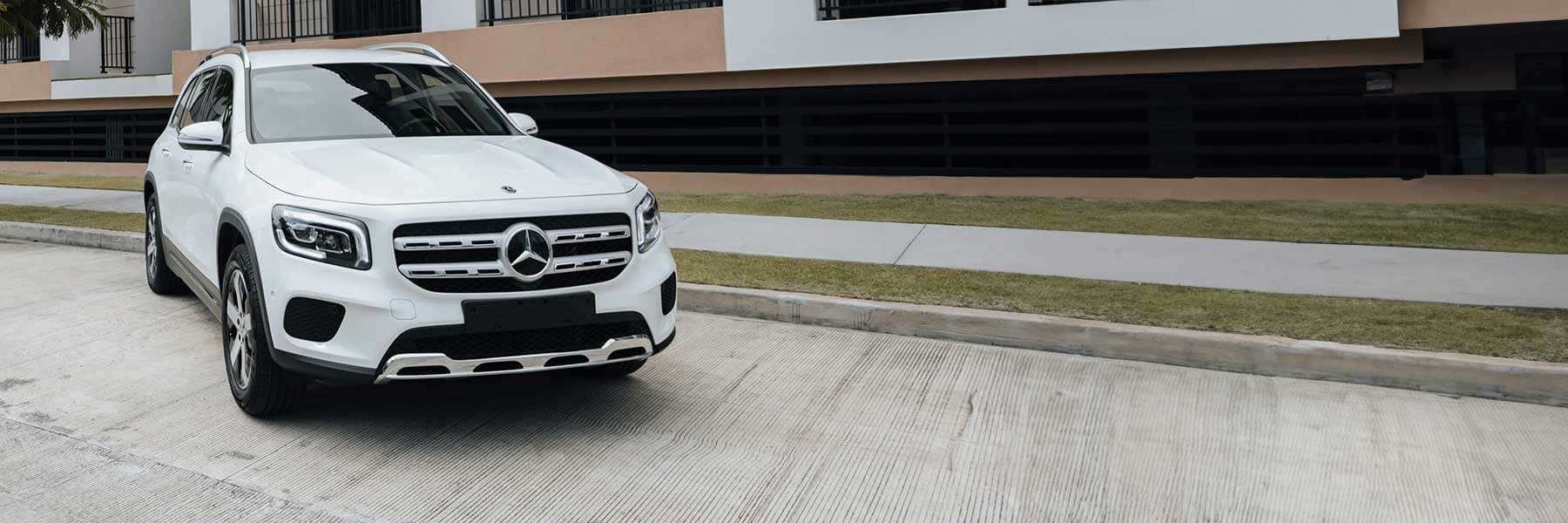 Featured banner showcasing the Mercedes GLB with original Mercedes wheels.