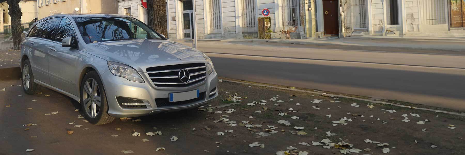 Featured banner showcasing the Mercedes R-Class with original Mercedes wheels.