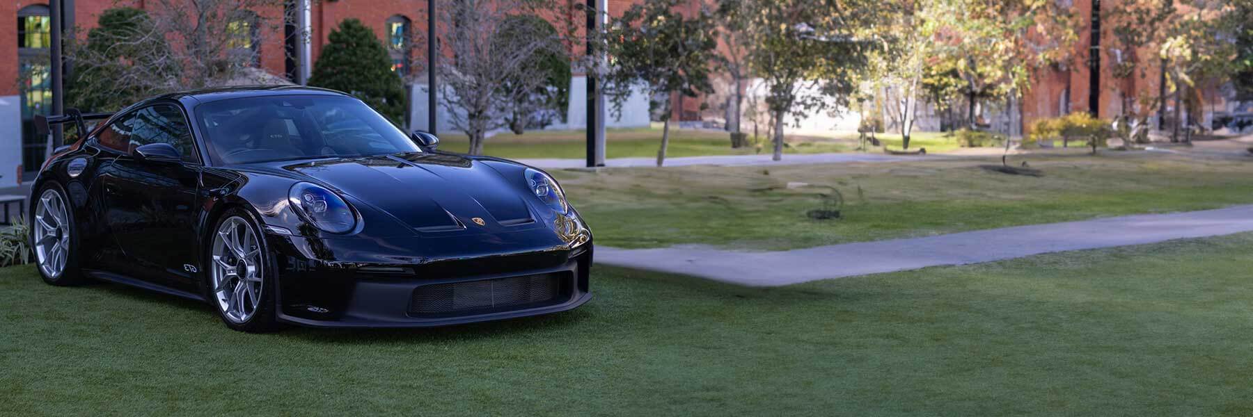 Featured banner showcasing the Porsche 992 (911) with original Porsche wheels.