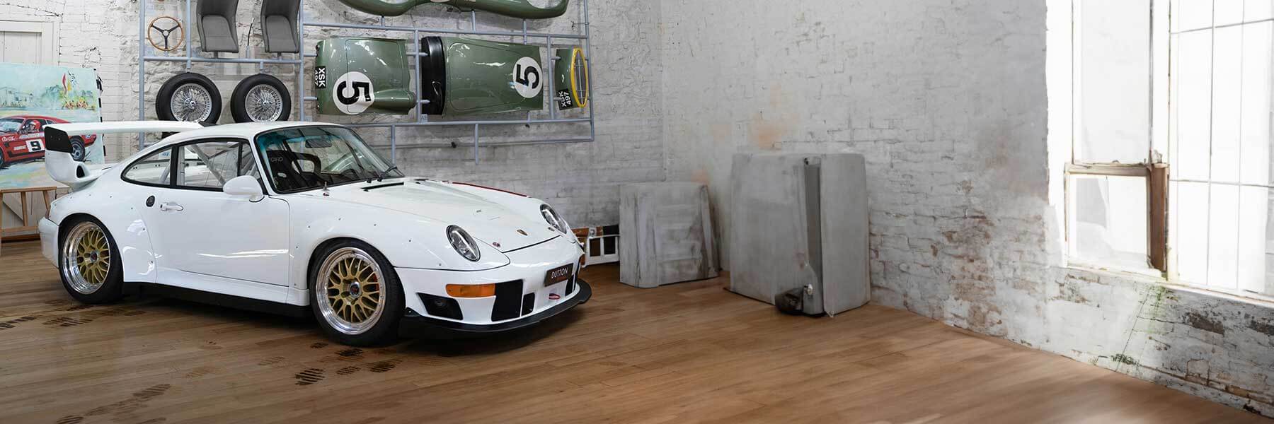 Featured banner showcasing the Porsche 993 (911) with original Porsche wheels.