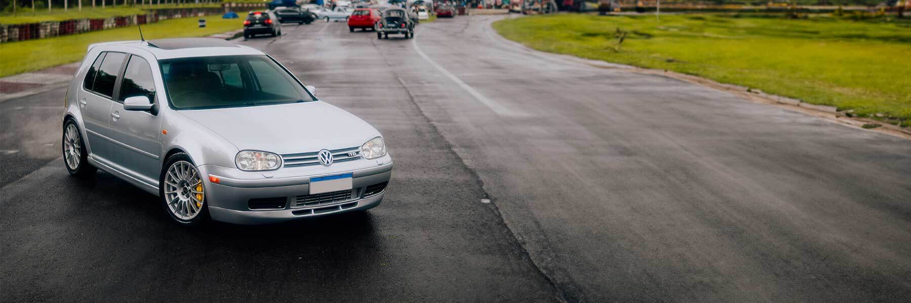 Featured banner showcasing the VW Golf Mk4 & Bora with original VW wheels.