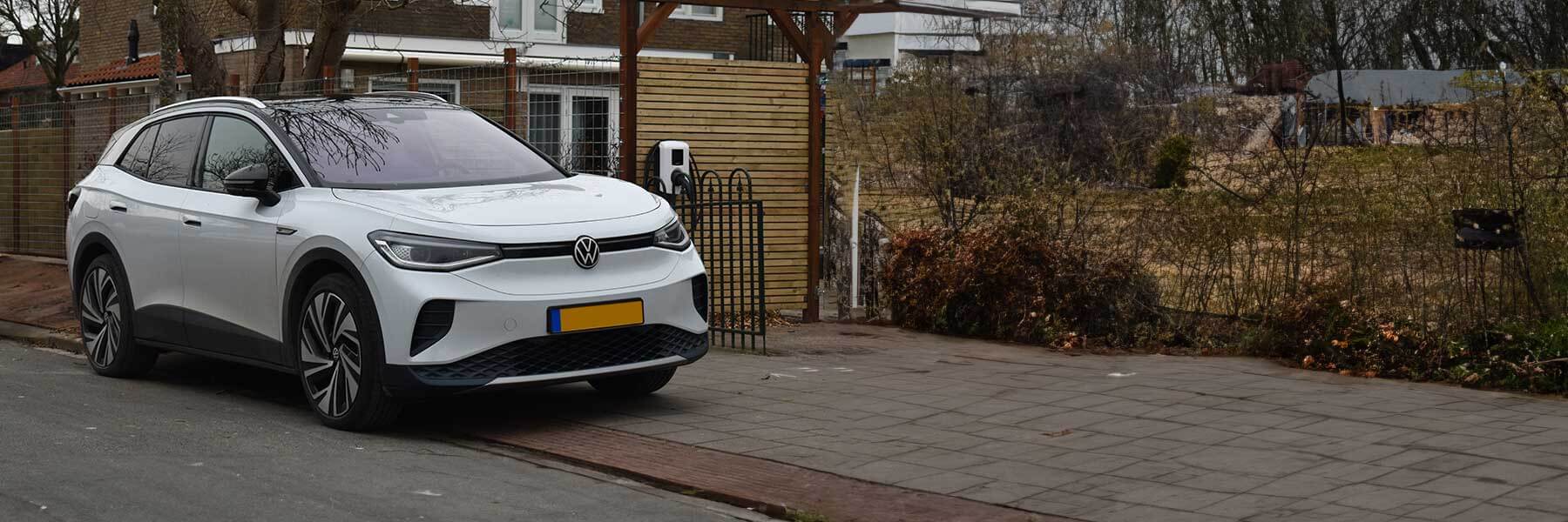 Banner image of a  VW ID.4 E2 featuring original VW wheels.