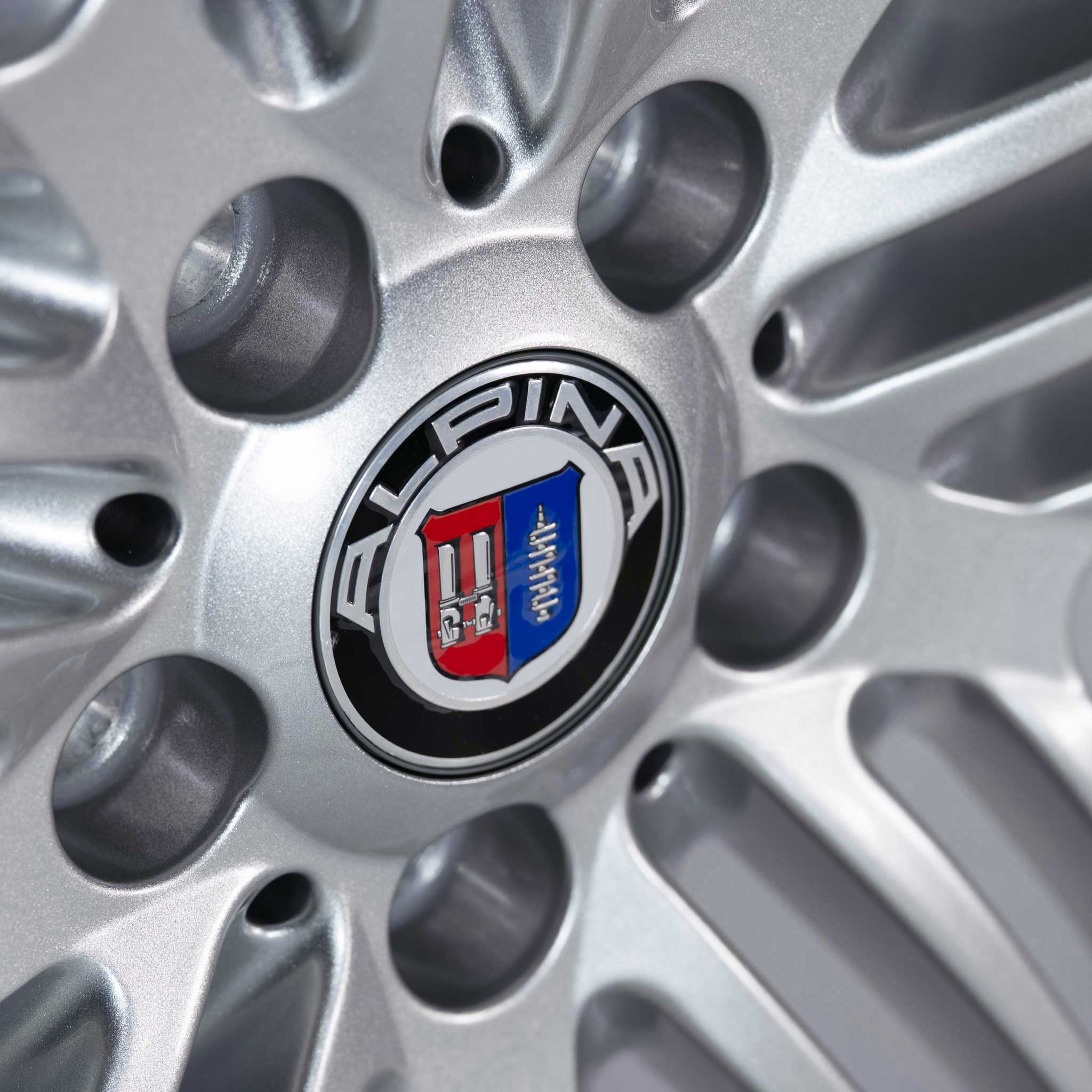 Alpina Dynamic D01 Silver Alloy Wheel Product Image #4