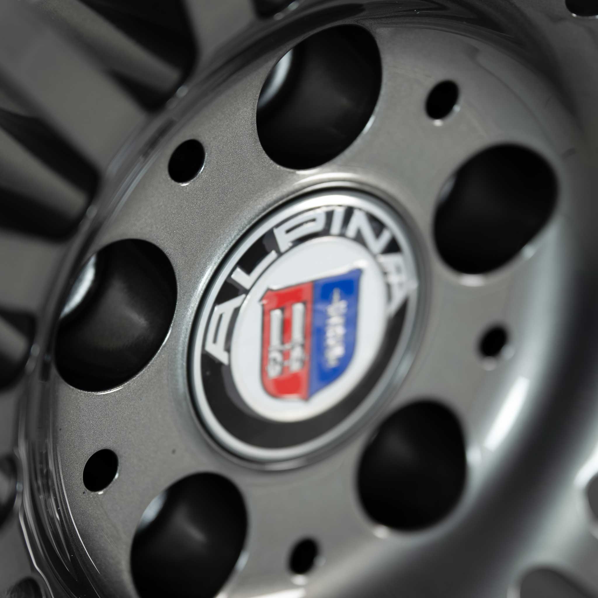 Alpina Classic Forged CS16 Himalaya Grey with Polished Rim Edge Alloy Wheel Product Image #4