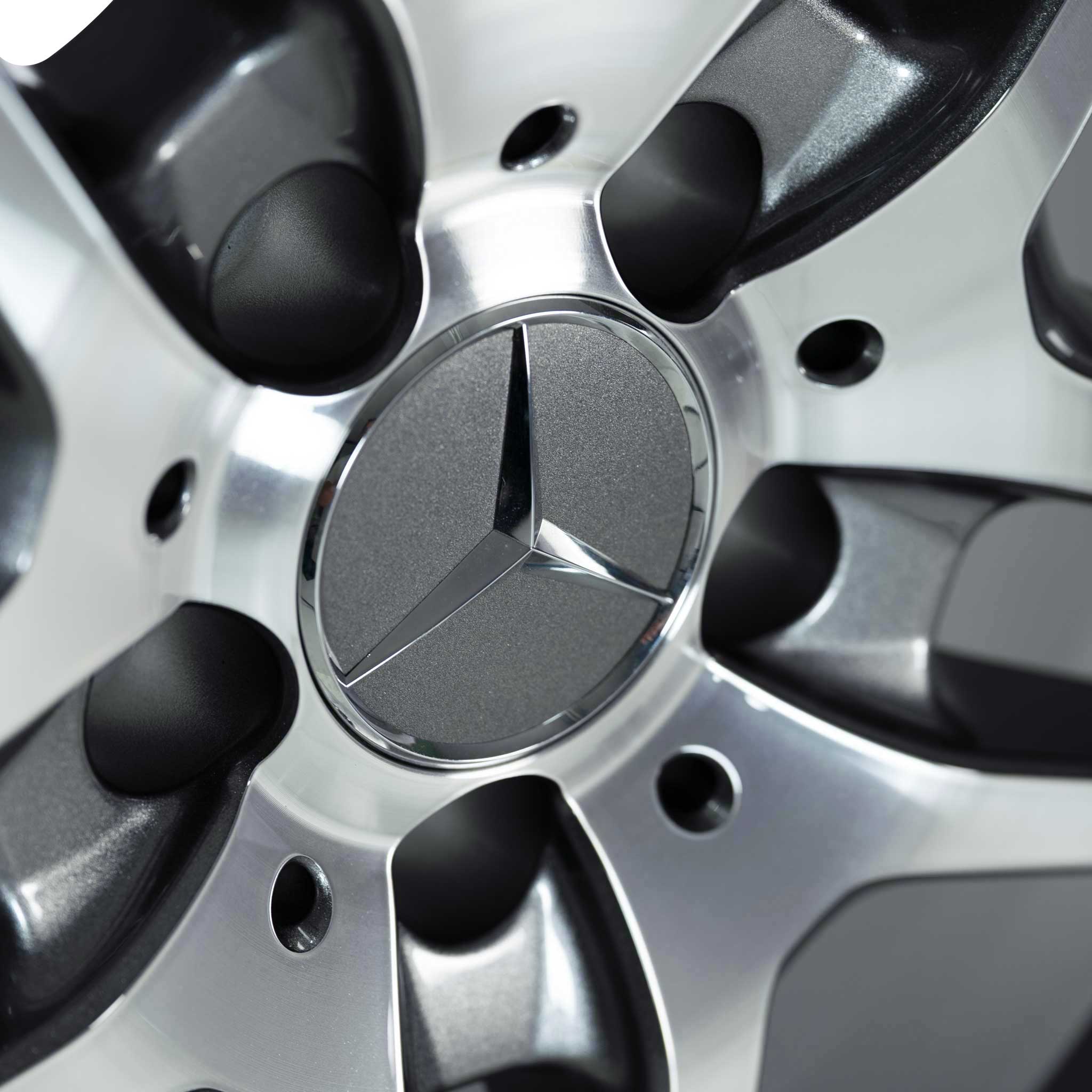 AMG 5 Twin Spoke [212-18] Himalaya Grey with High Sheen Alloy Wheel Product Image #4