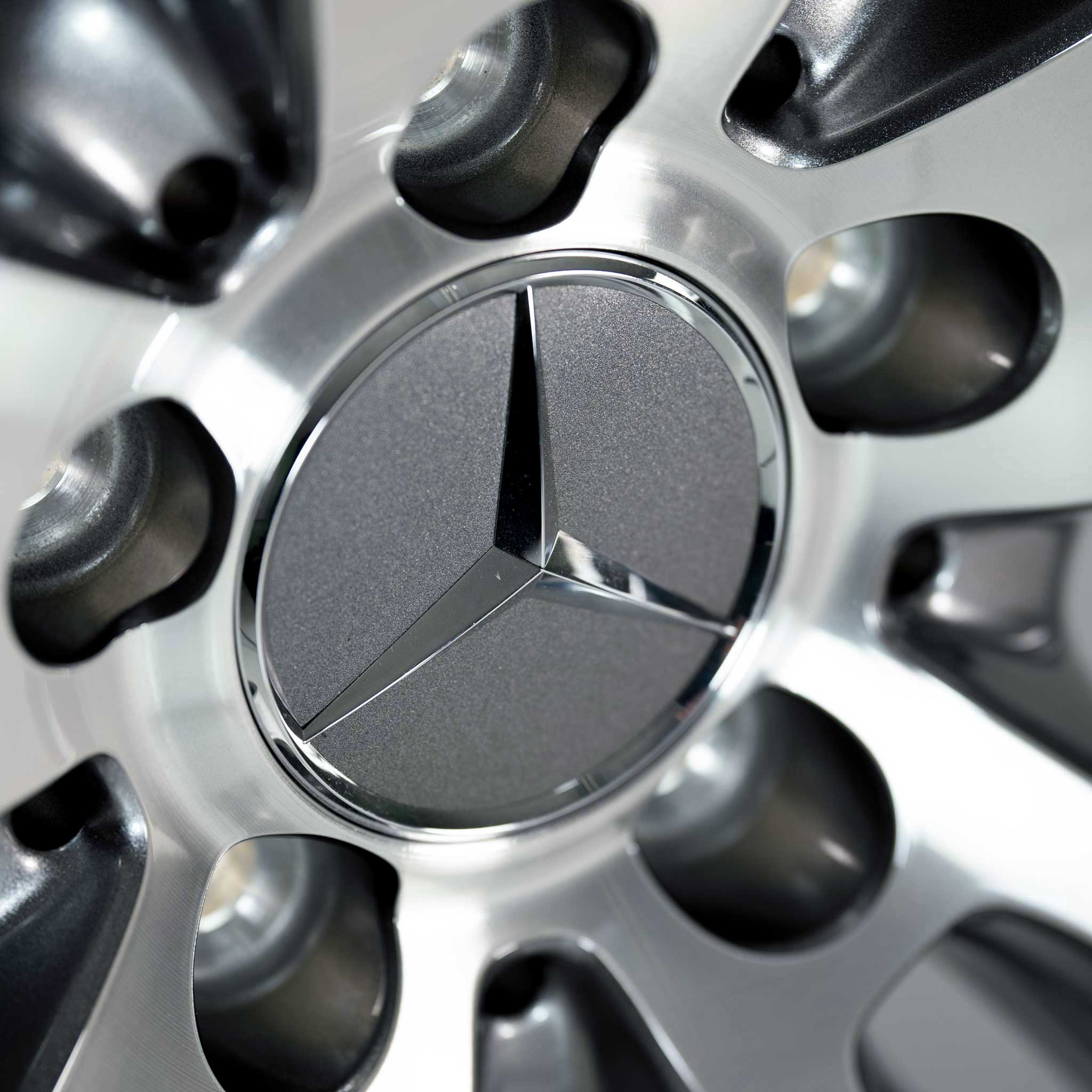 AMG 5 Twin Spoke [213-19] Himalaya Grey with High Sheen Alloy Wheel Product Image #4