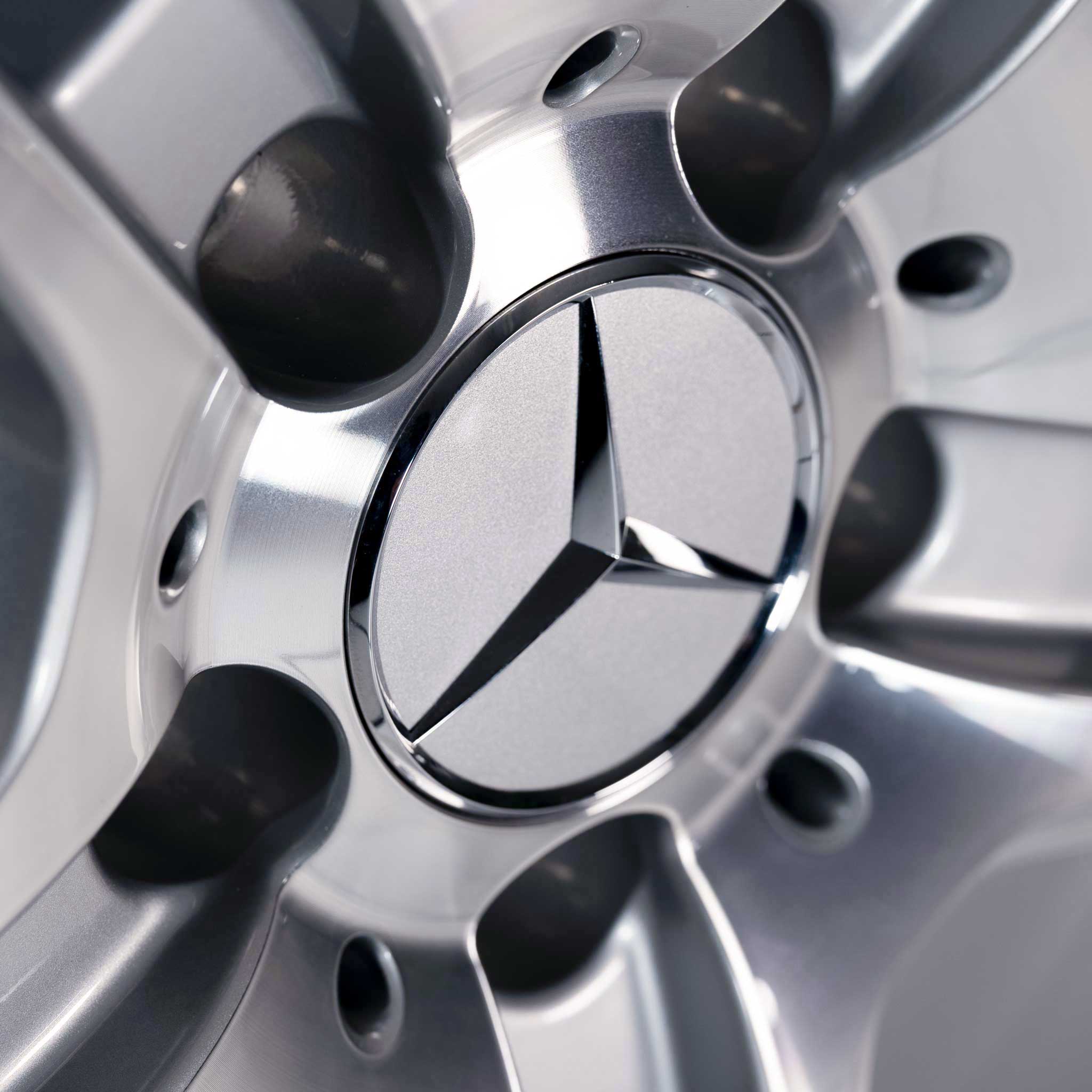 AMG IV [207-18] Standard Silver with High Sheen Alloy Wheel Product Image #4