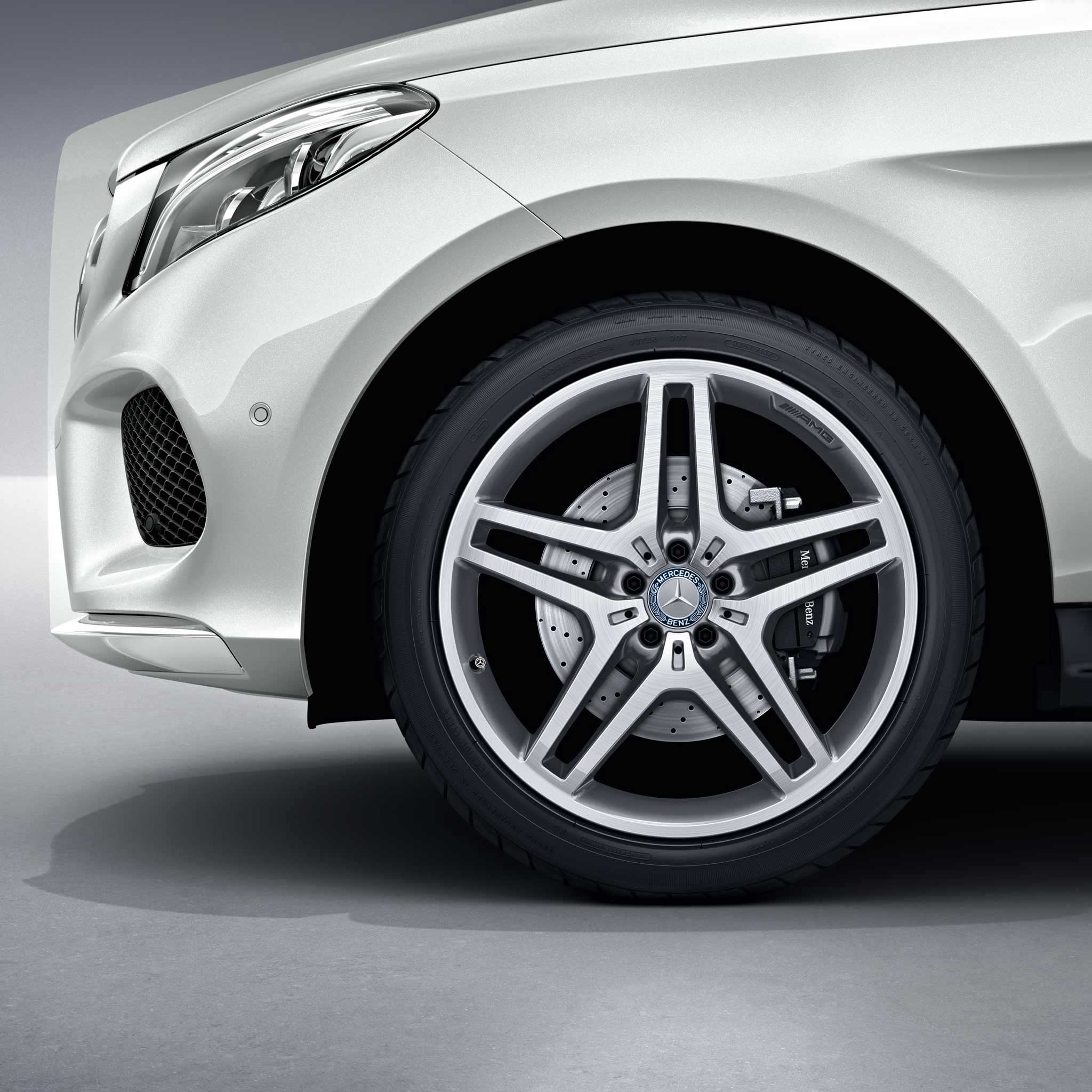 AMG 5 Twin Spoke [166-21] Himalaya Grey with High Sheen Alloy Wheel Product Image #4
