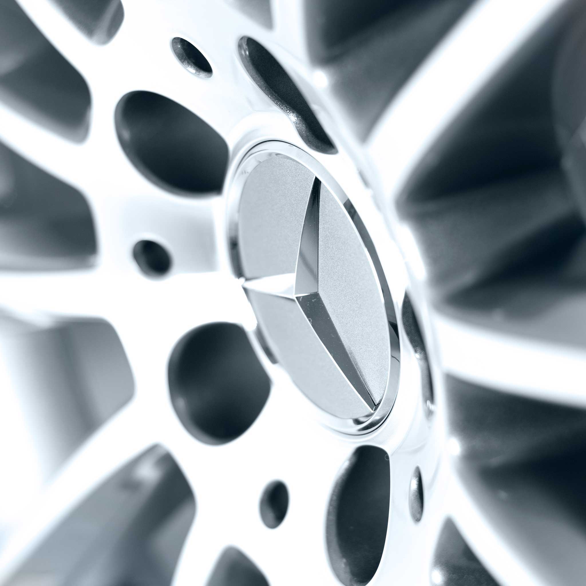 AMG 14 Spoke [205-19] Himalaya Grey with High Sheen Alloy Wheel Product Image #4