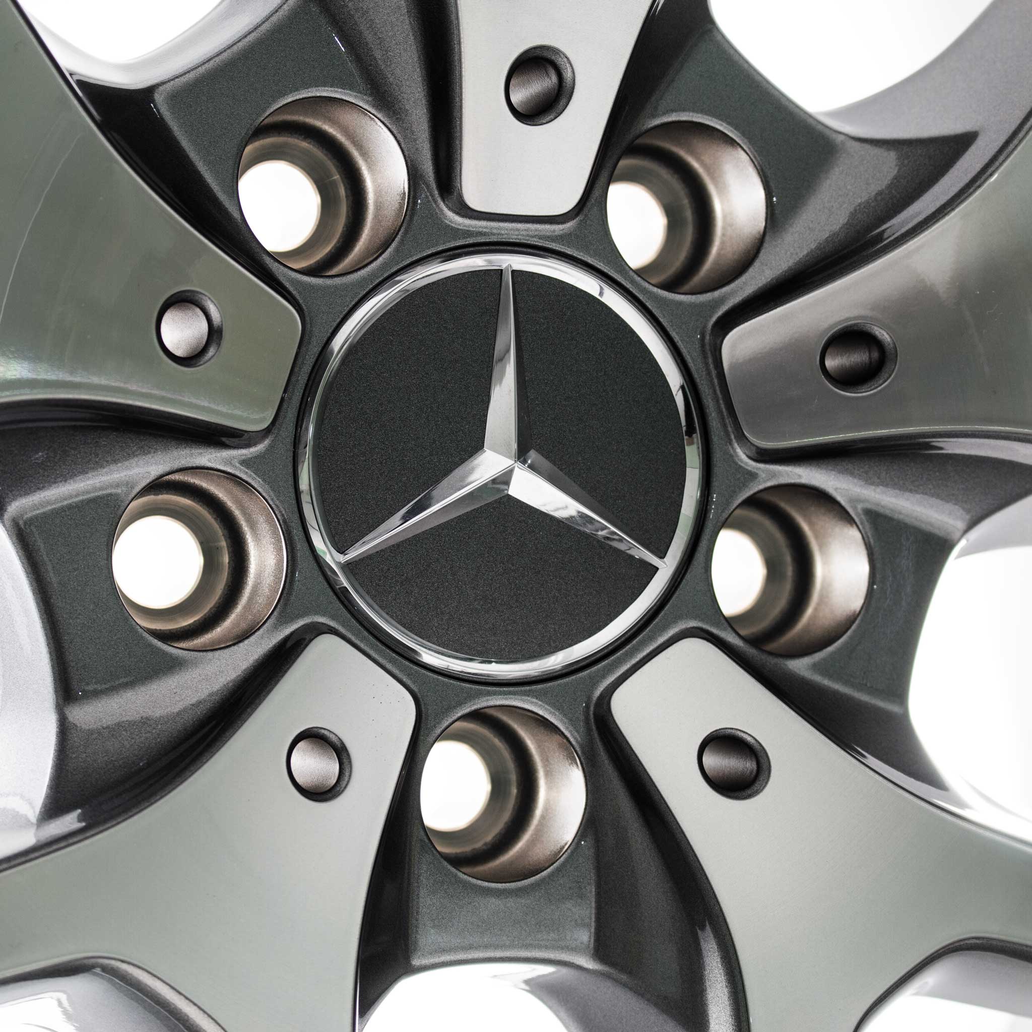 AMG 5 Twin Spoke [253-19] Himalaya Grey with High Sheen Alloy Wheel Product Image #4