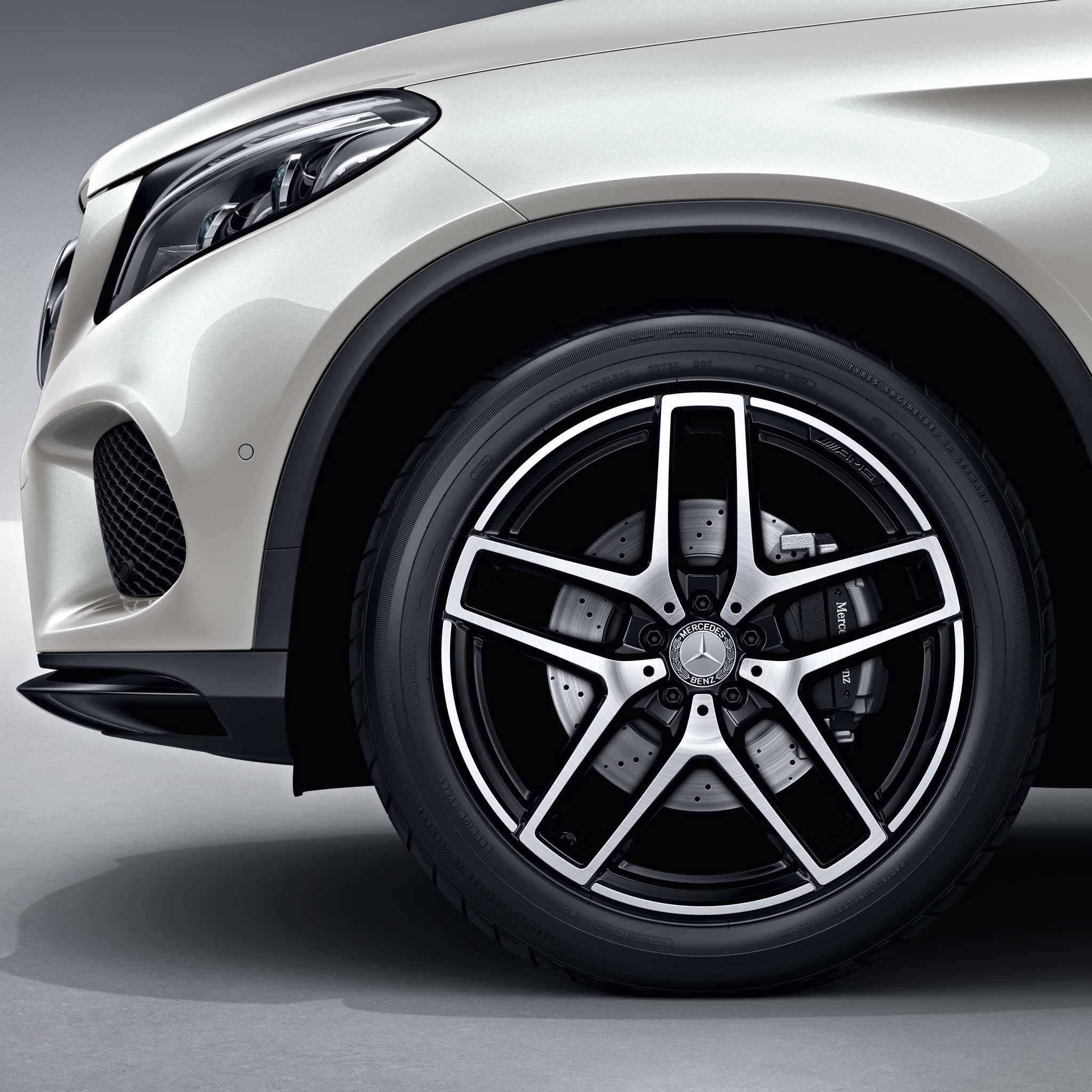 AMG 5 Twin Spoke [292-21] Gloss Back with High Sheen Alloy Wheel Product Image #3