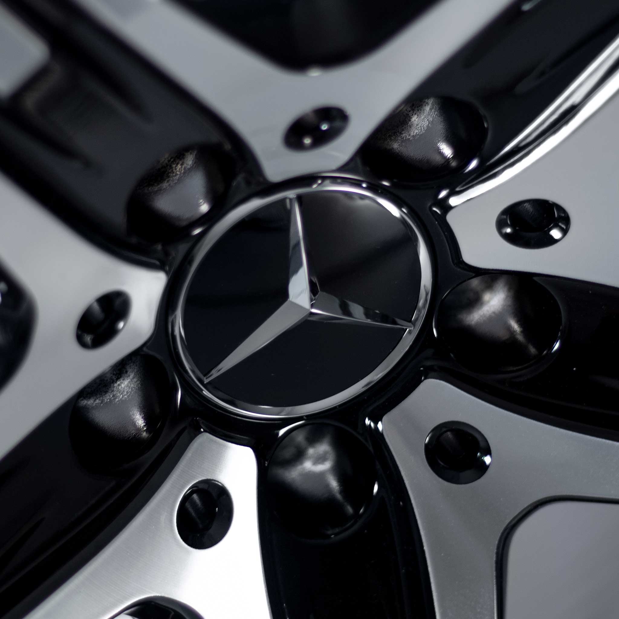AMG 5 Twin Spoke [204-18] Himalaya Grey with High Sheen Alloy Wheel Product Image #4