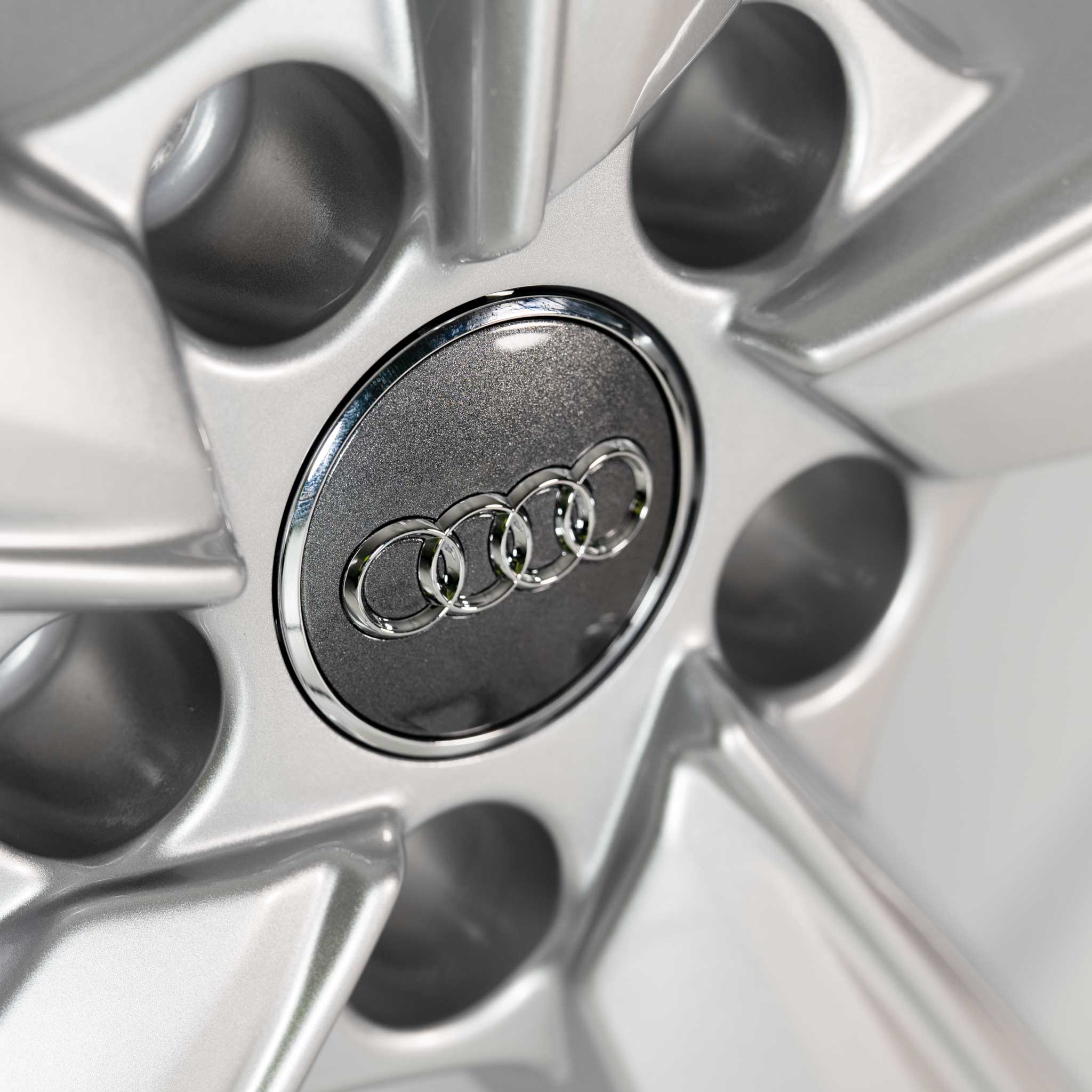 Audi 5 Arm Design [A6 4K] Diamond Silver Alloy Wheel Product Image #4