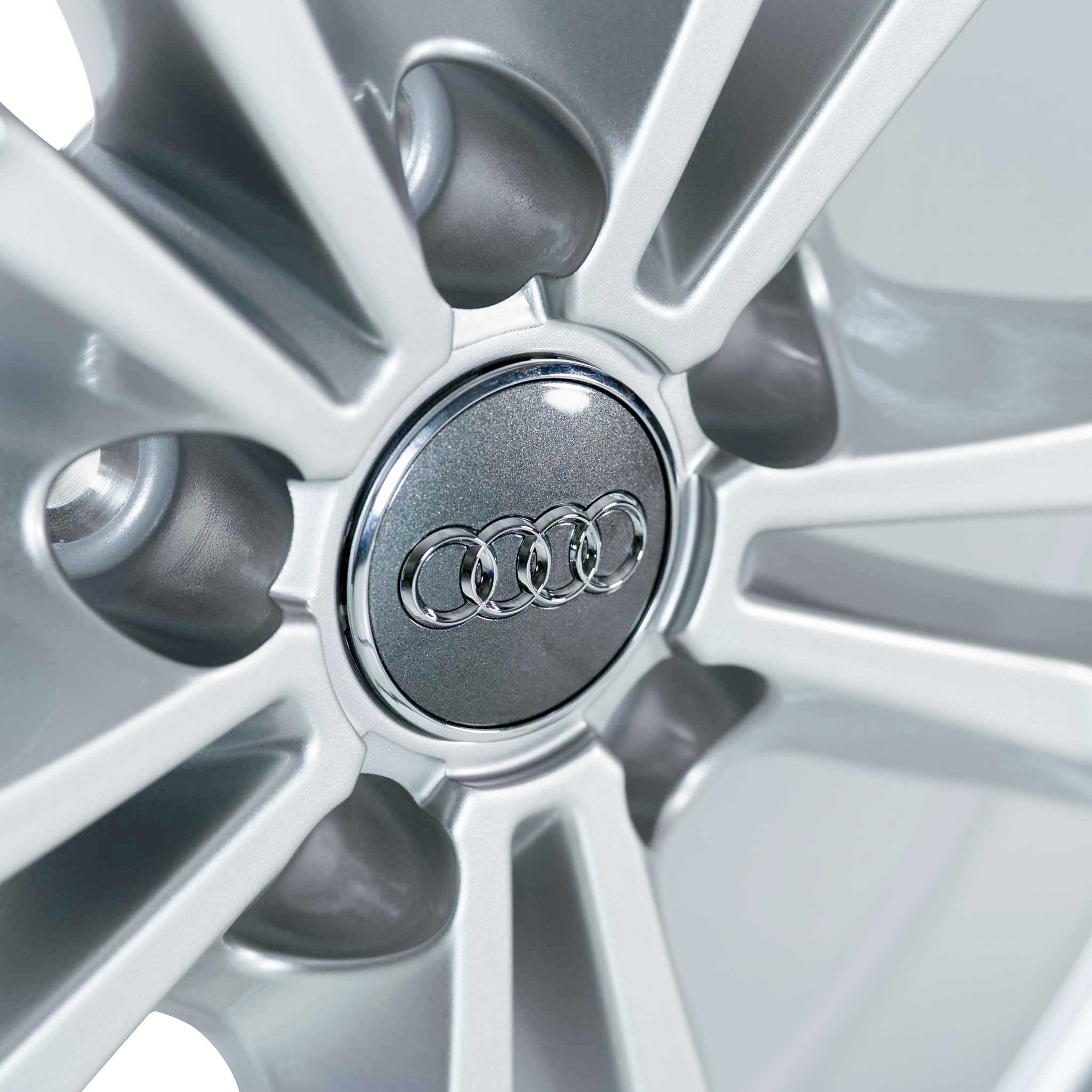 Audi 5 Parallel Spoke [A3 8V] Diamond Silver with Diamond Cut Alloy Wheel Product Image #4