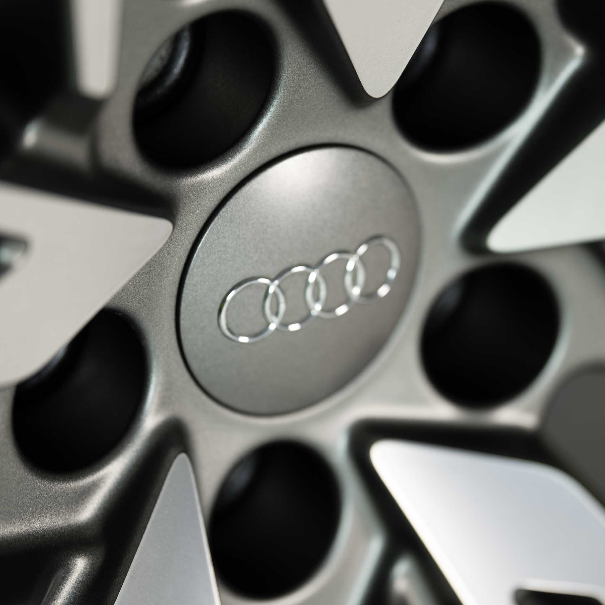 Audi Sport 5 Segment Spoke Evo [A4 8W] Titanium Grey with Diamond Cut Alloy Wheel Product Image #4