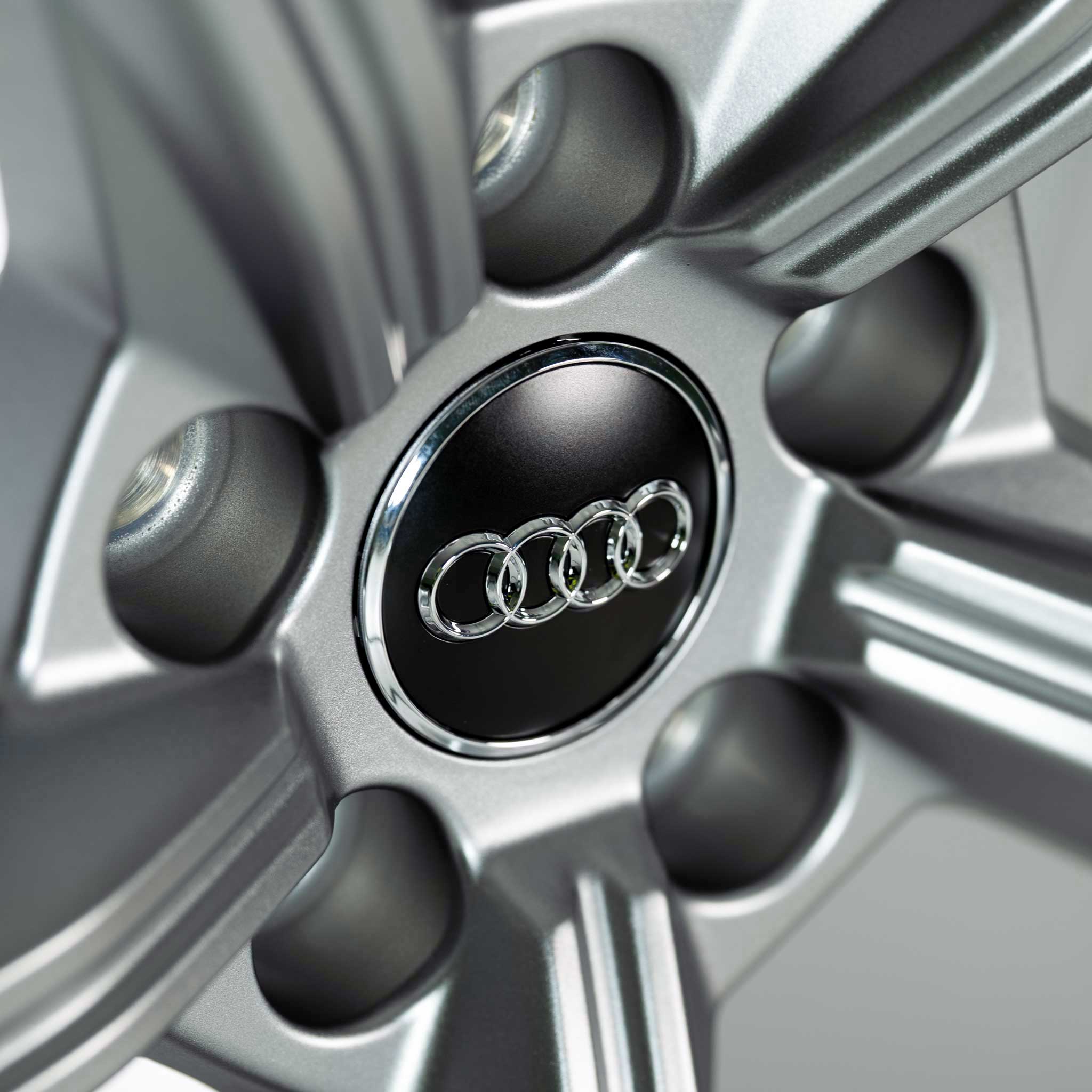 Audi Sport 5 Arm Flag [A4 8W] Platinum Matt Grey Alloy Wheel Product Image #4