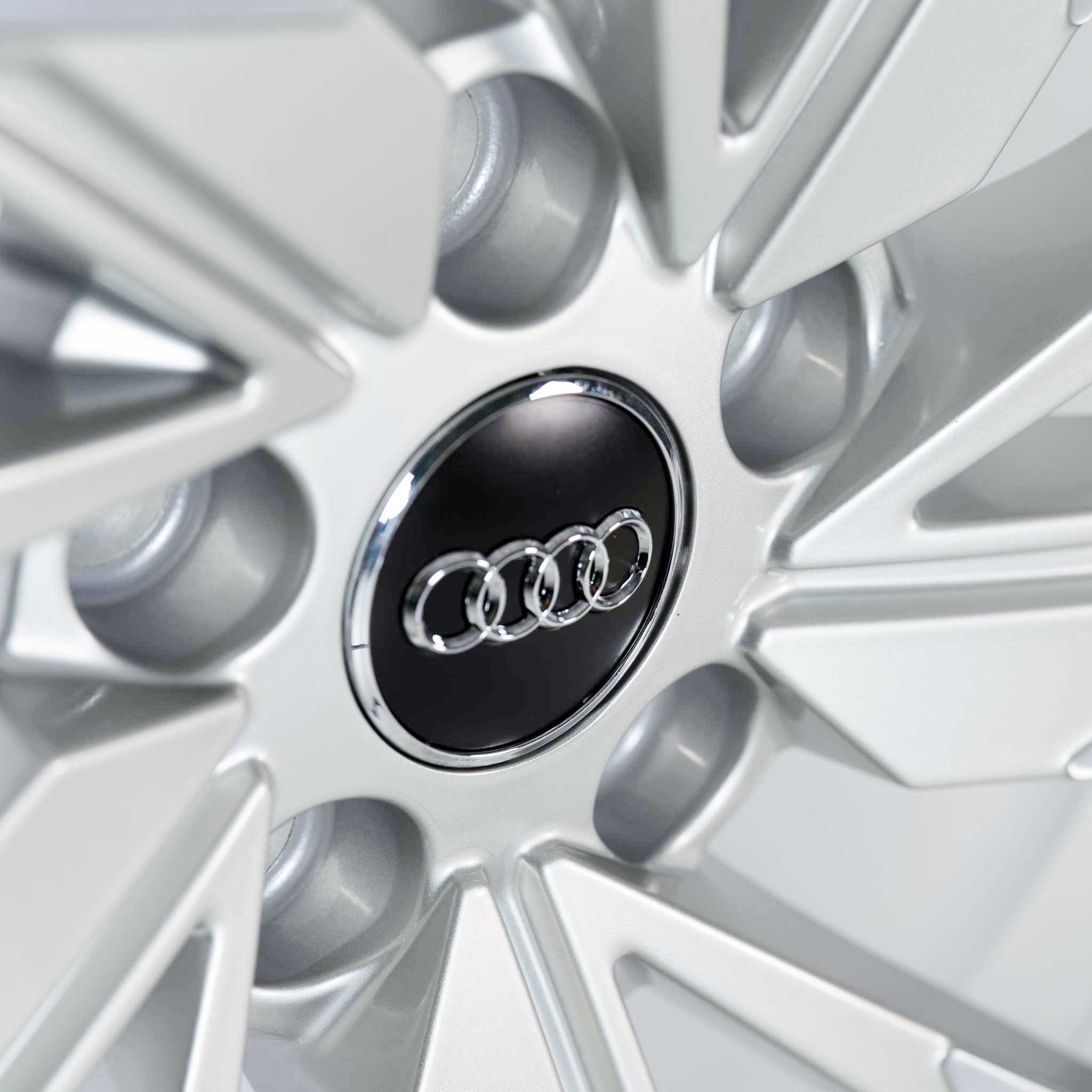 Audi 5 Spoke Y Style [A3 8Y] Diamond Silver with Diamond Cut Alloy Wheel Product Image #4